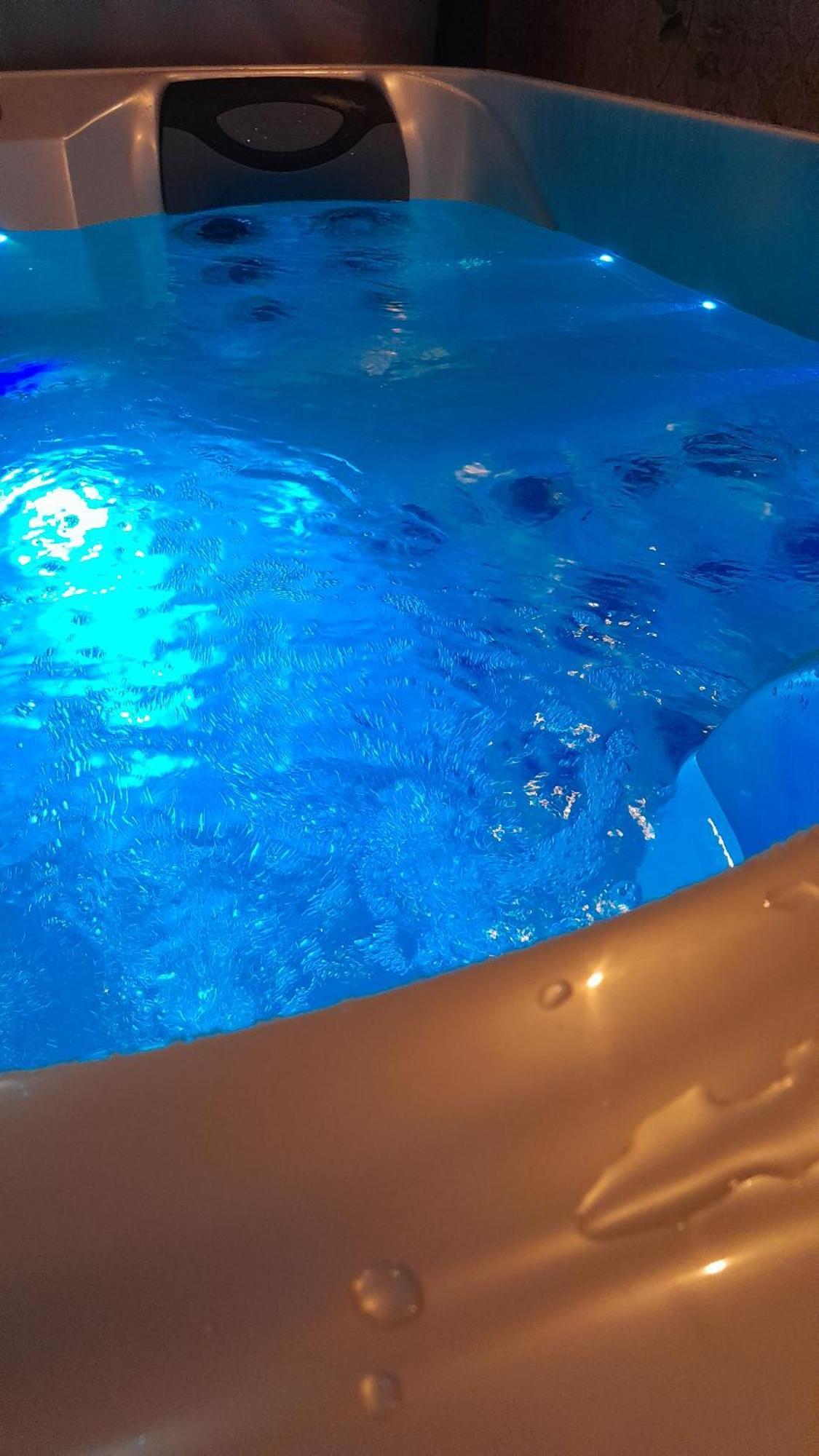 Lux, Chambre Spa Privatif Valenciennes Aulnoy-lez-Valenciennes Bagian luar foto